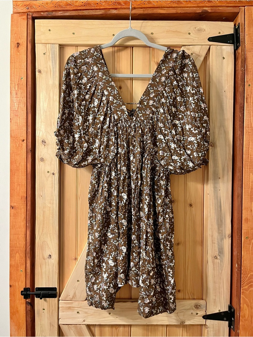 LIKE NEW✨ Lizard Thicket Brown Floral V-Neck Puff Sleeve Mini Dress